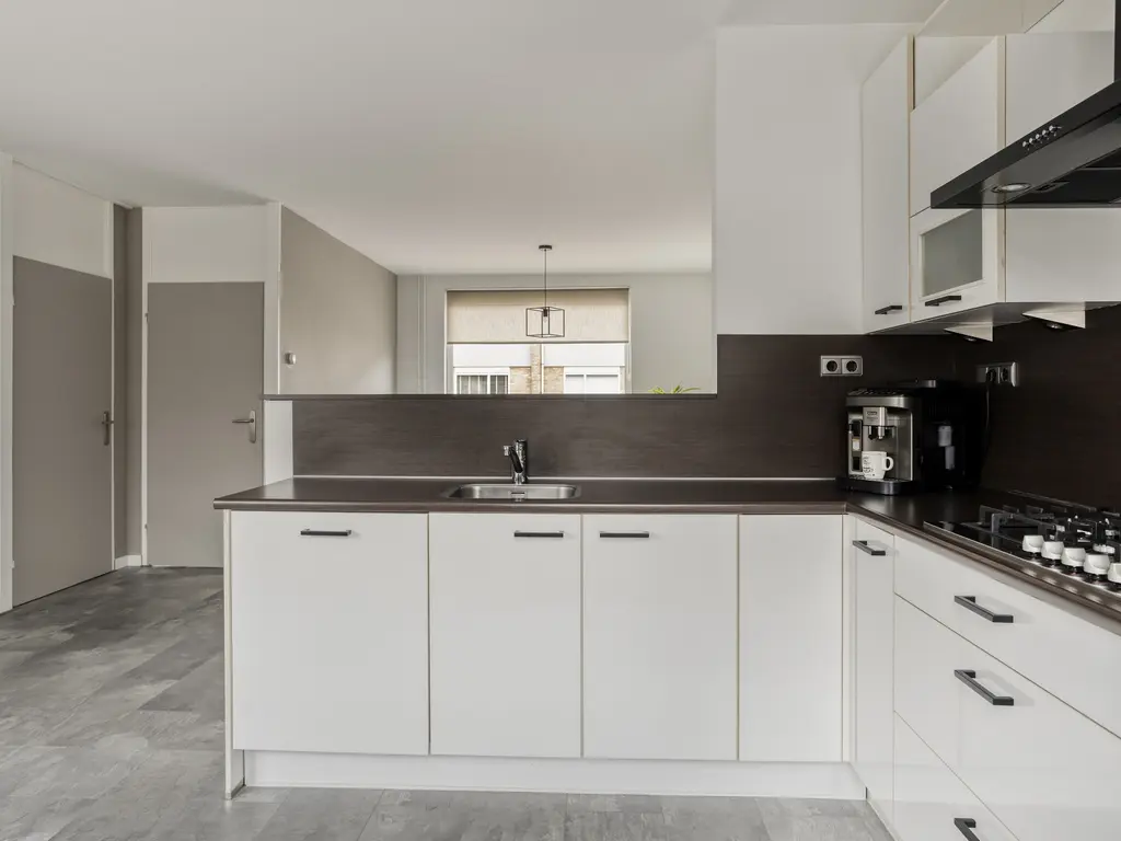 Touwslagersdreef 11, THOLEN