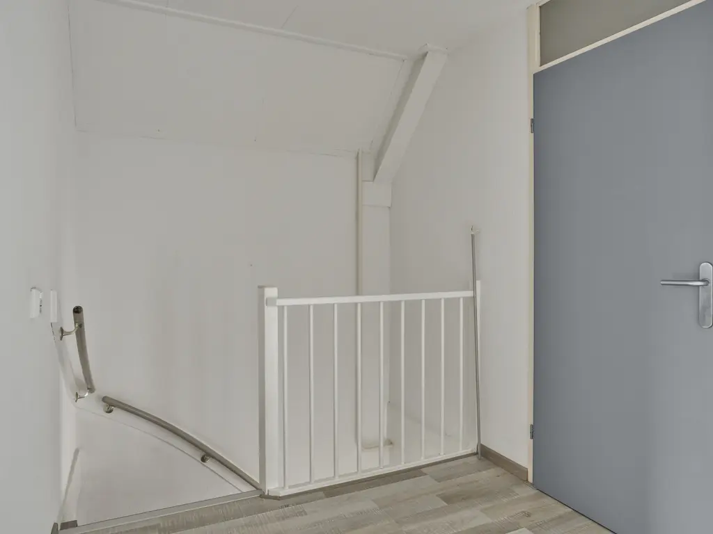 Touwslagersdreef 11, THOLEN