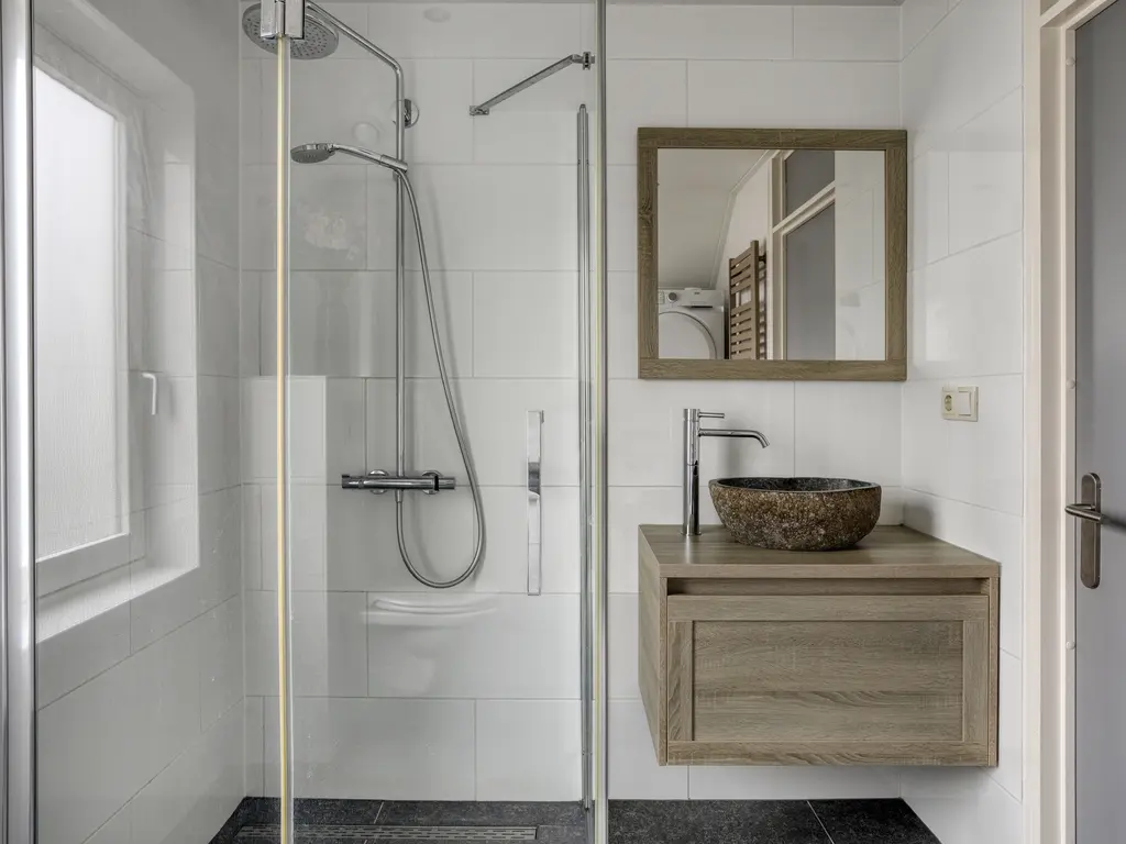 Touwslagersdreef 11, THOLEN