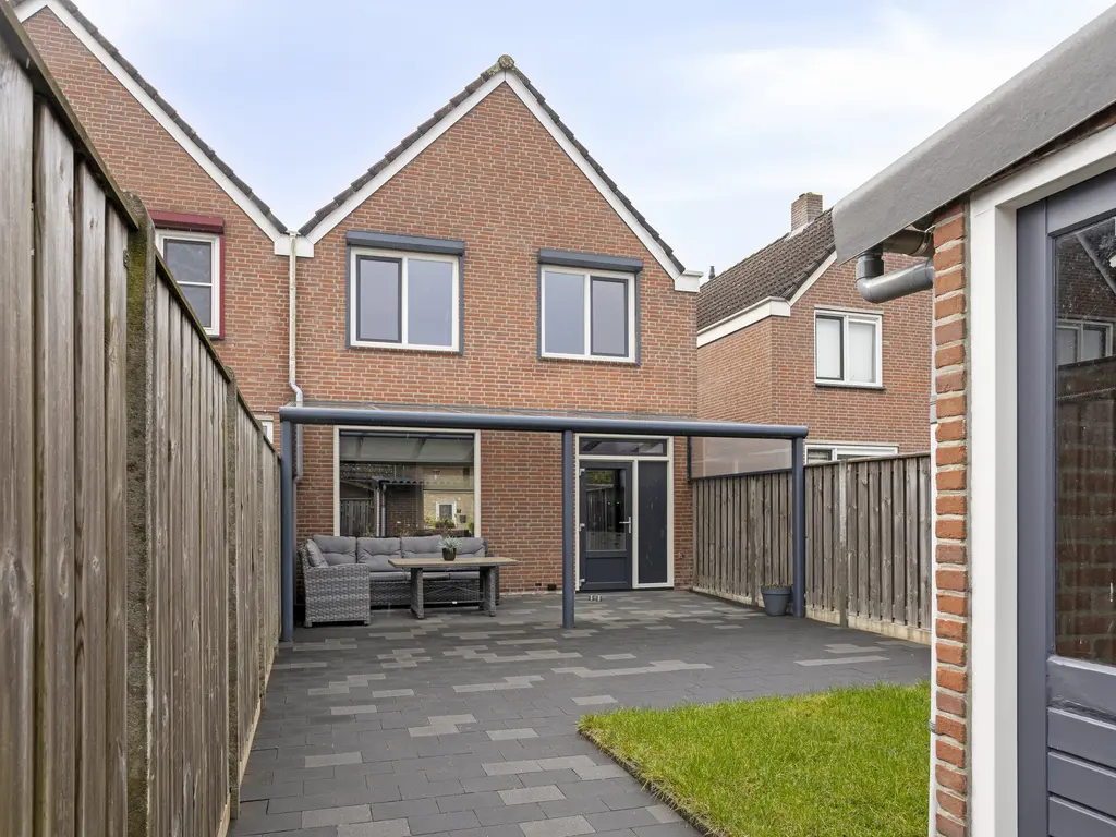 Touwslagersdreef 11, THOLEN