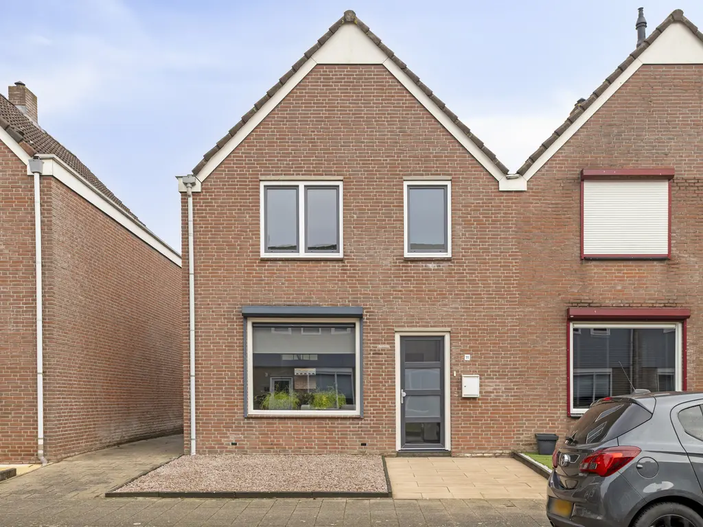 Touwslagersdreef 11, THOLEN