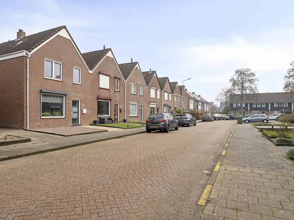 Touwslagersdreef 11, THOLEN