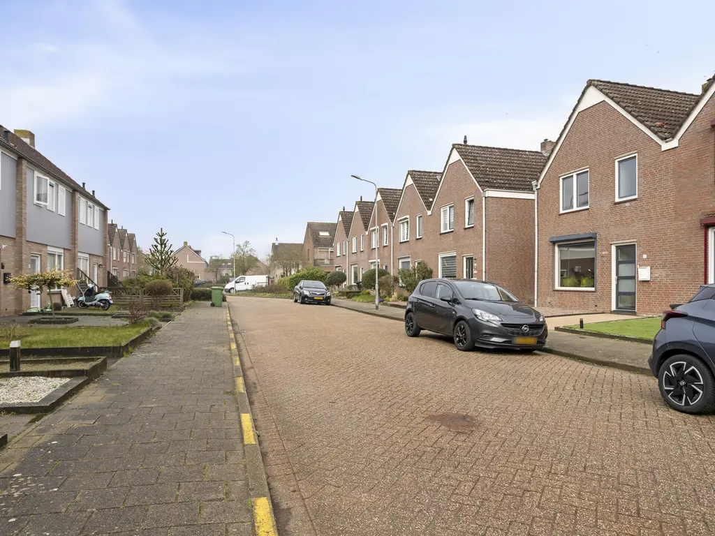 Touwslagersdreef 11, THOLEN