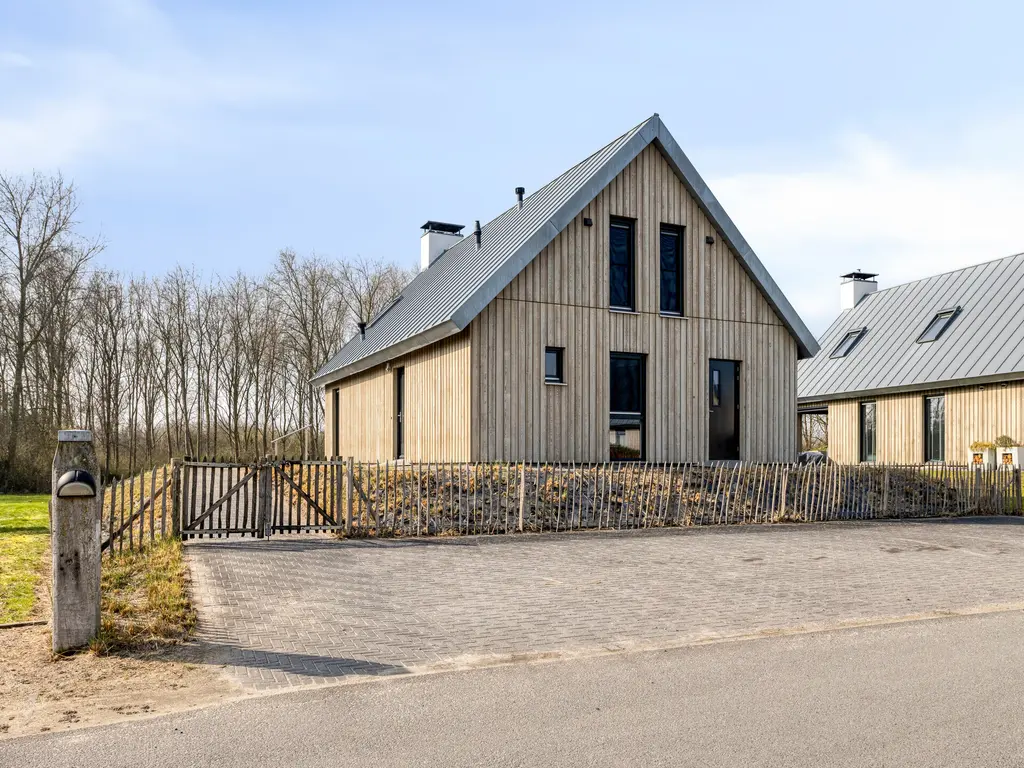 Oesterdam 169, THOLEN