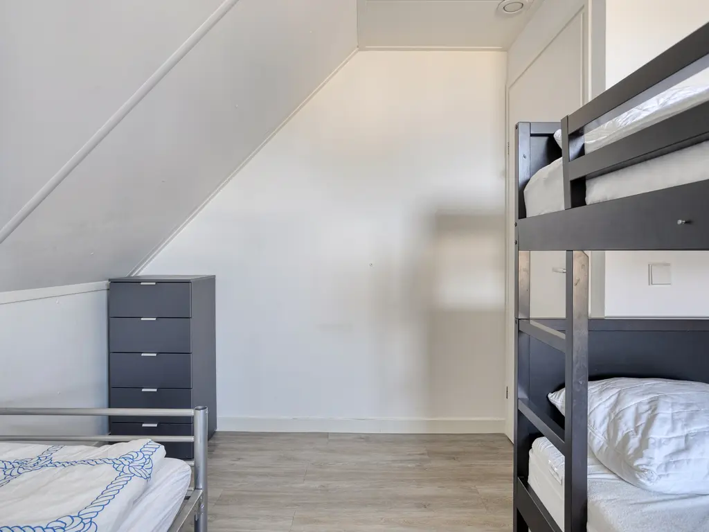 Oesterdam 169, THOLEN