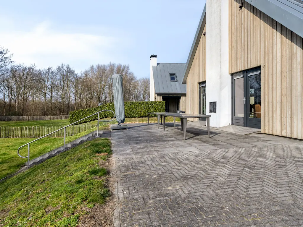 Oesterdam 169, THOLEN