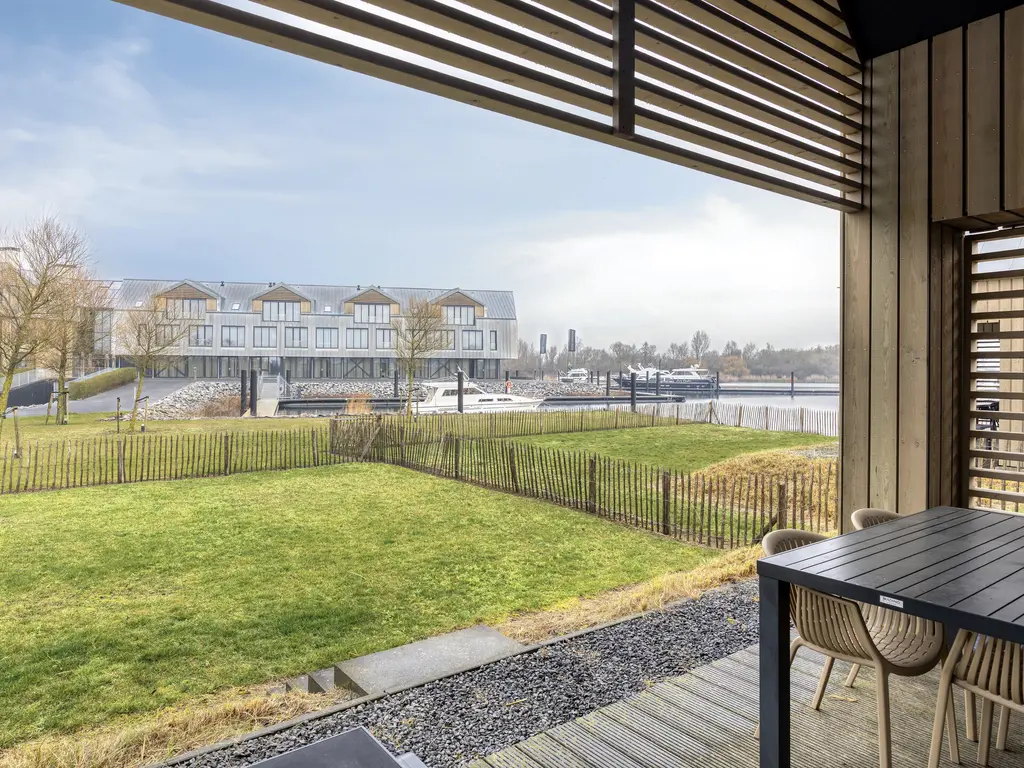 Oesterdam 205, THOLEN