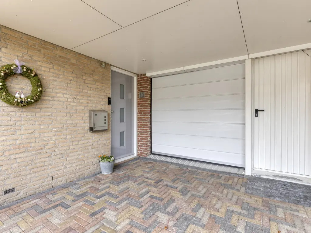 Meanderlaan 21, THOLEN