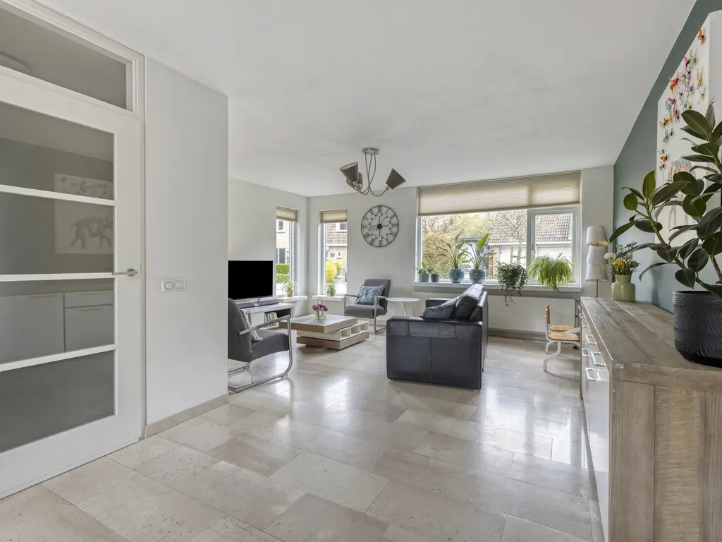 Meanderlaan 21, THOLEN