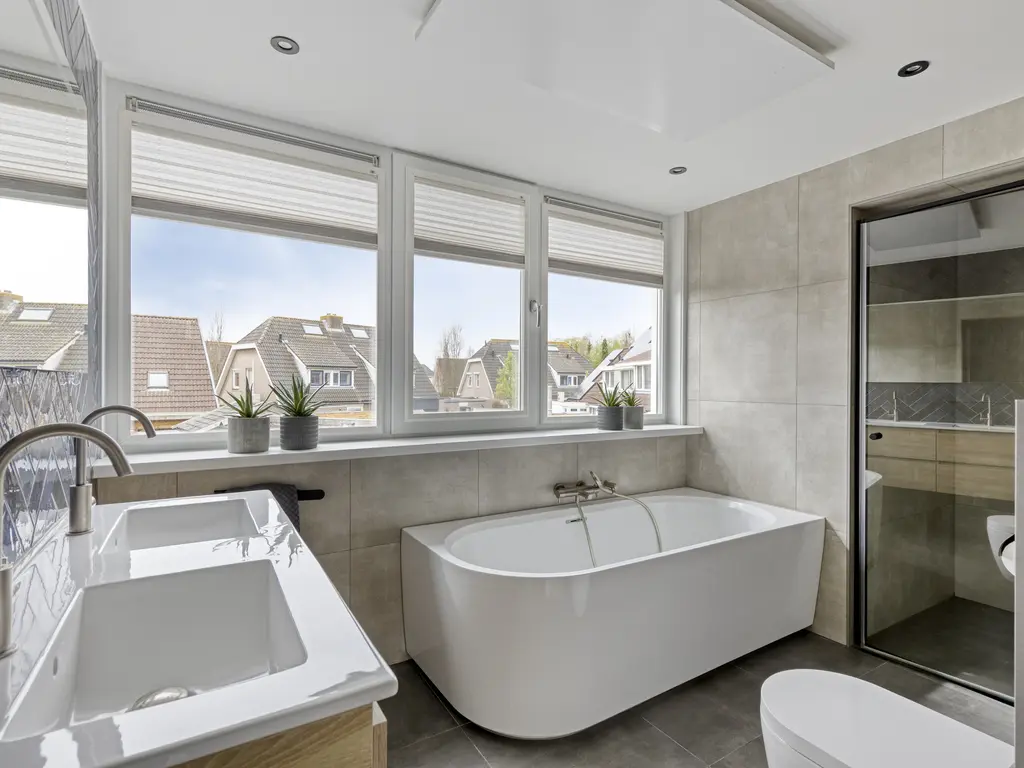 Meanderlaan 21, THOLEN