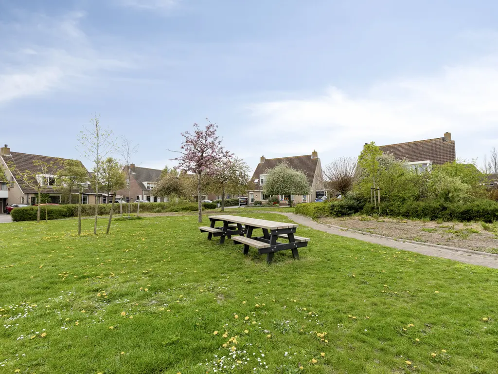 Meanderlaan 21, THOLEN