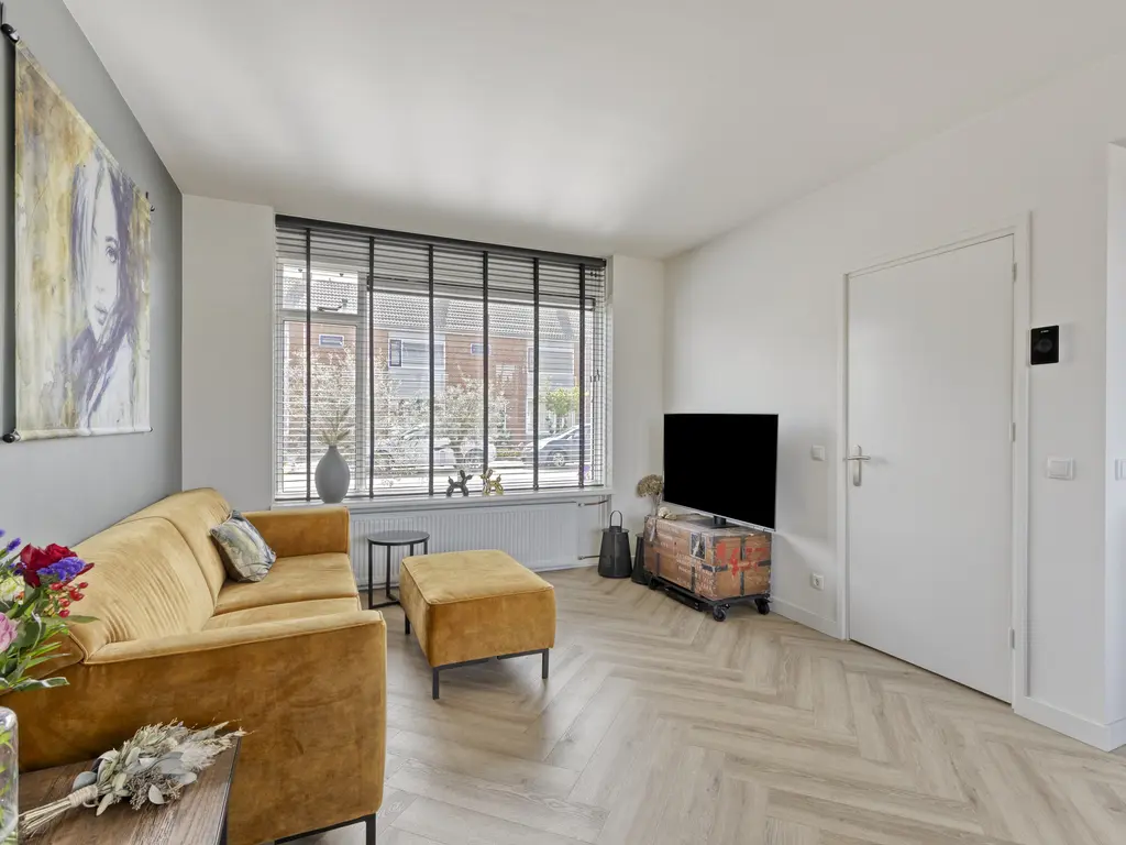 Machteld van Gelrestraat 50, THOLEN