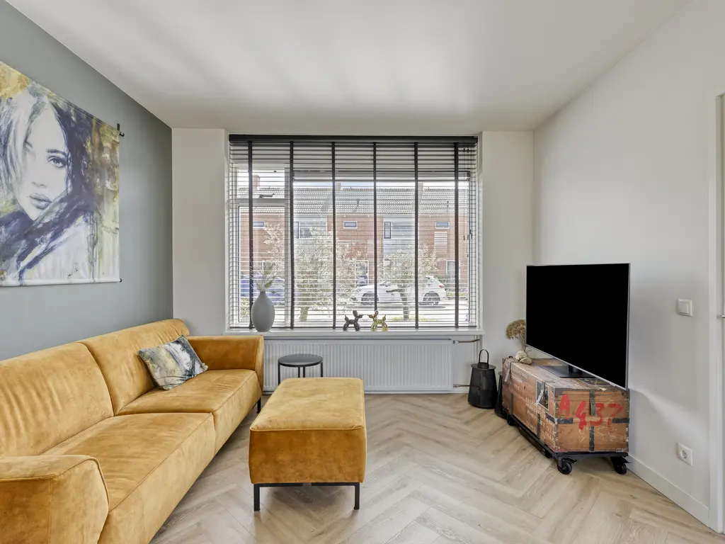 Machteld van Gelrestraat 50, THOLEN