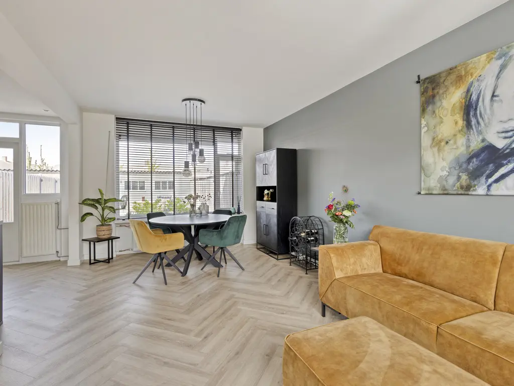 Machteld van Gelrestraat 50, THOLEN