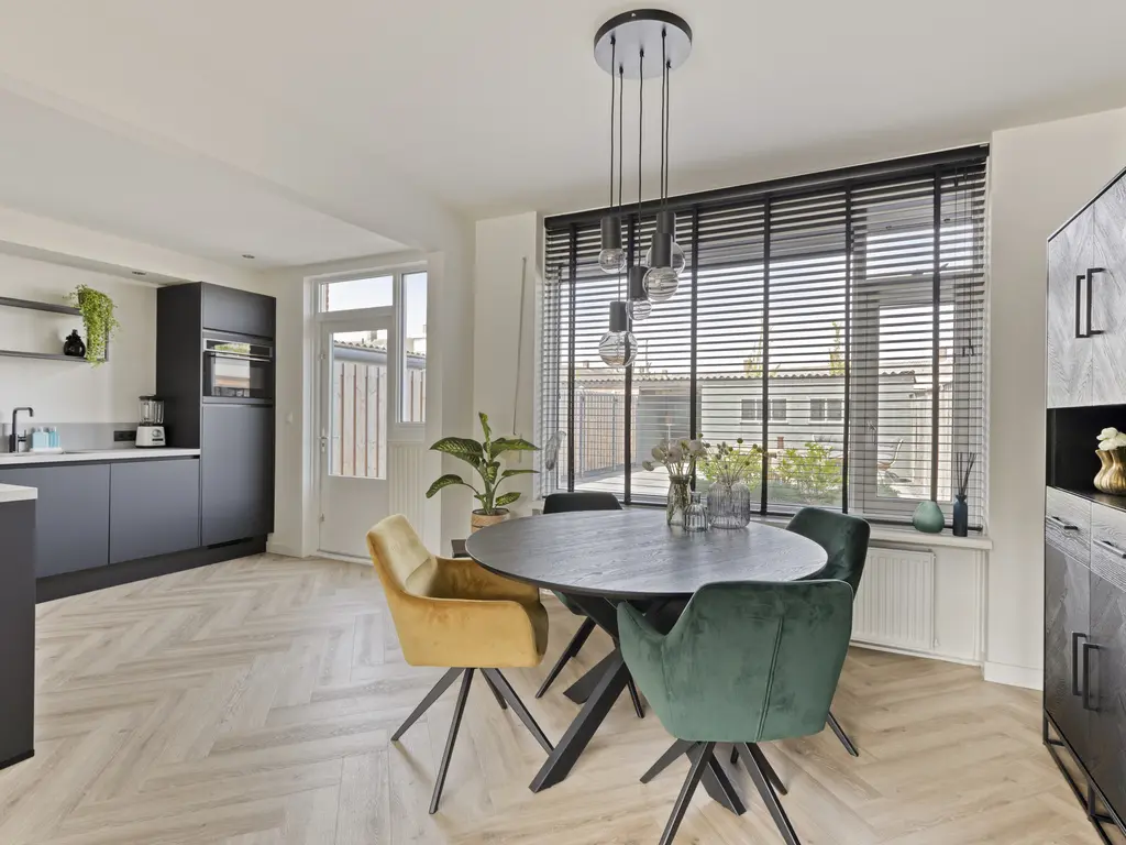 Machteld van Gelrestraat 50, THOLEN