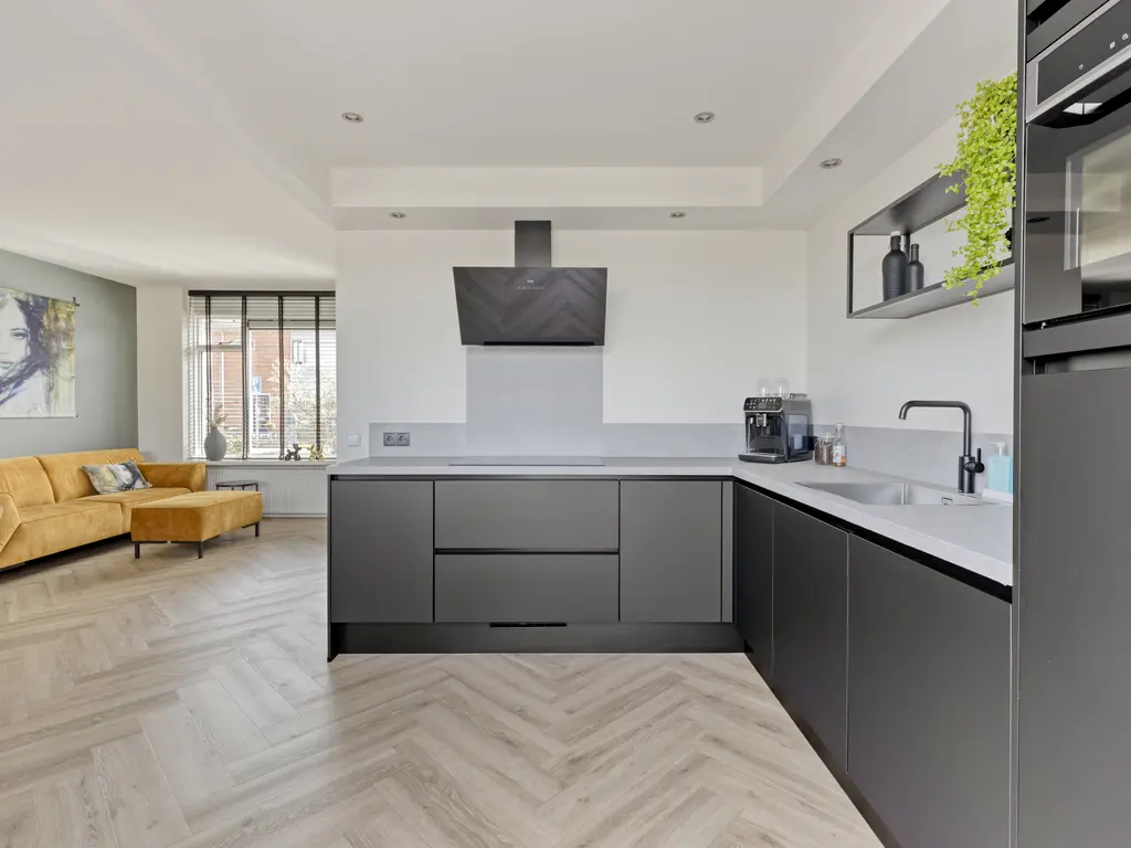 Machteld van Gelrestraat 50, THOLEN