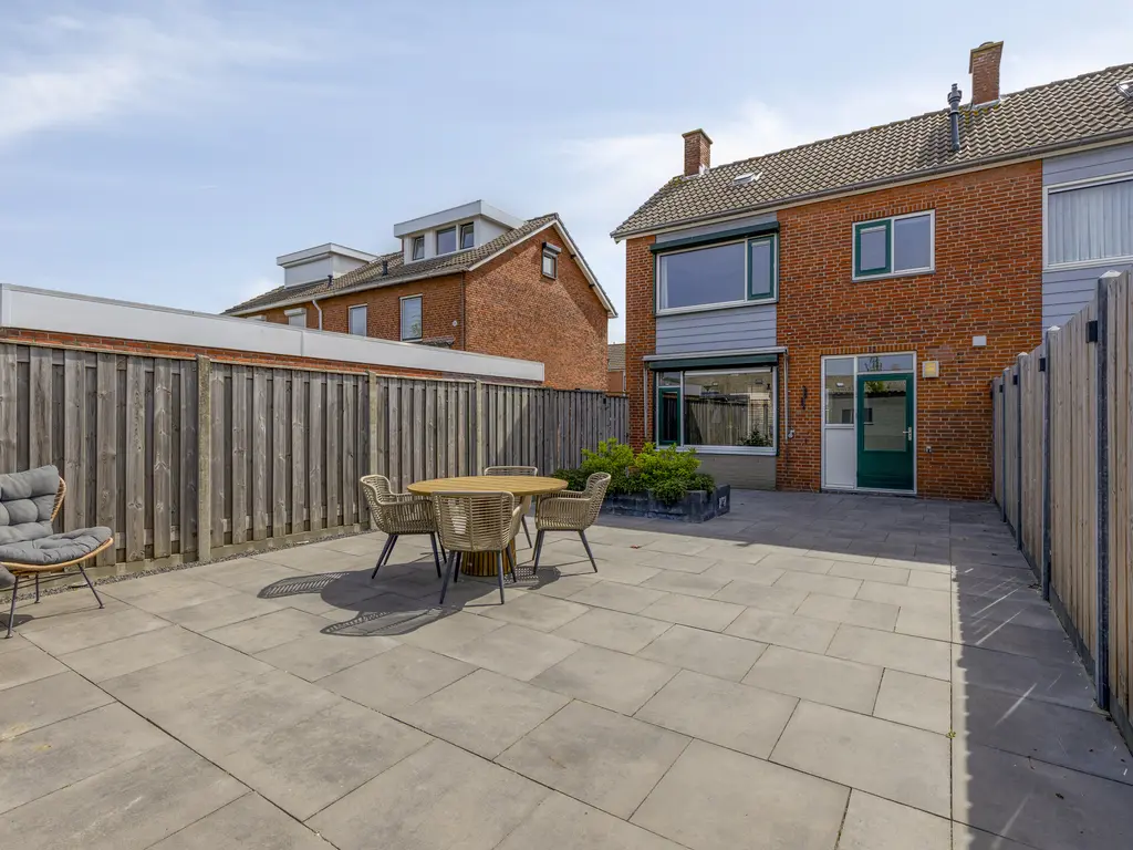 Machteld van Gelrestraat 50, THOLEN