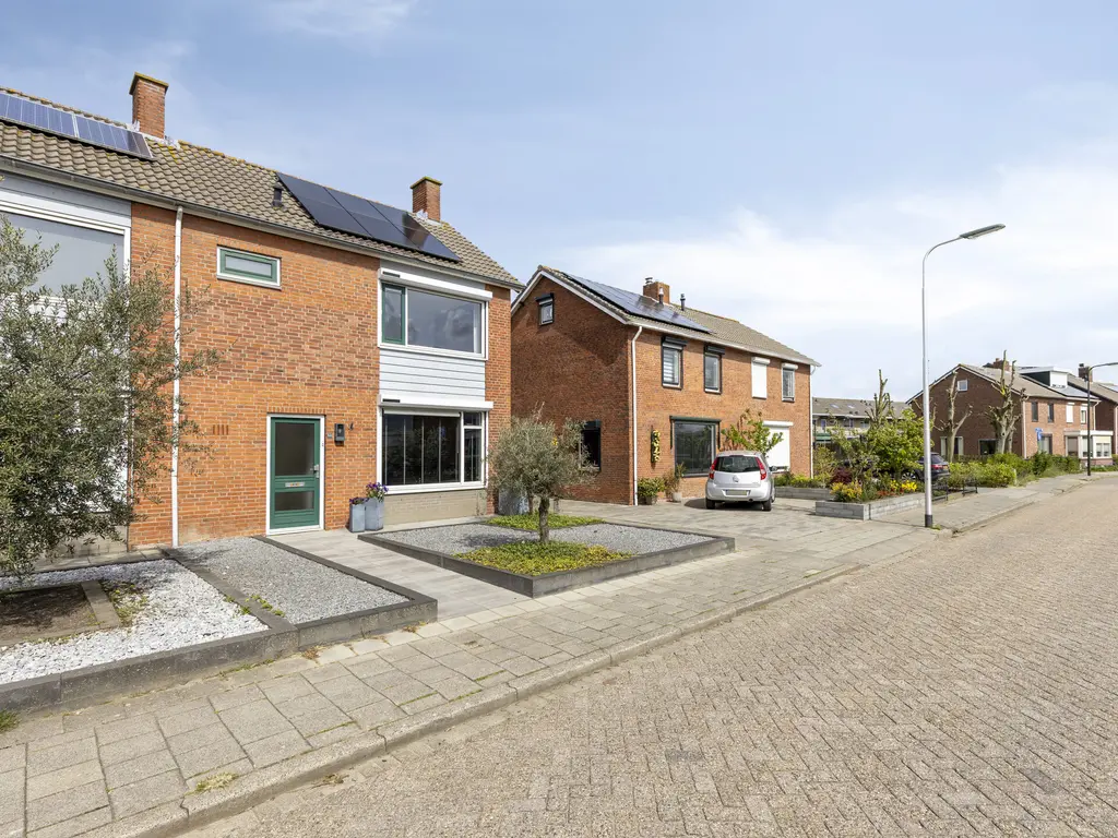 Machteld van Gelrestraat 50, THOLEN