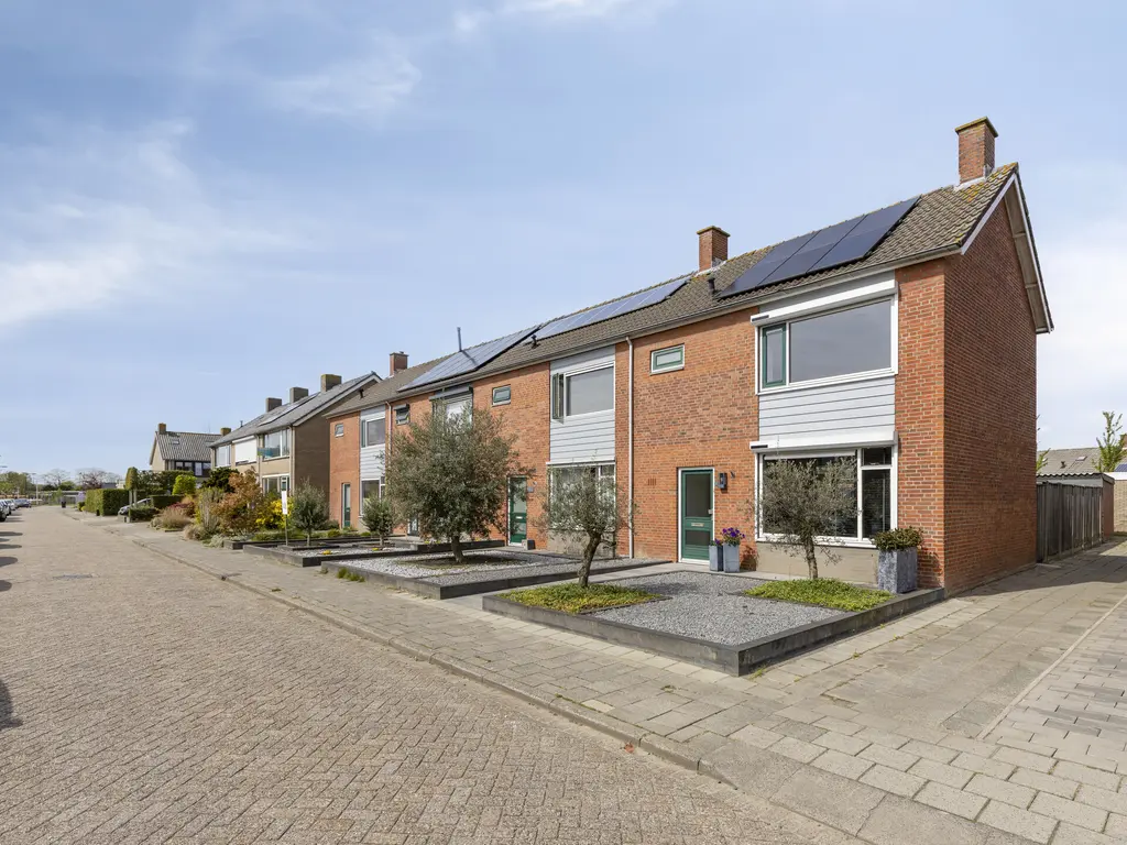 Machteld van Gelrestraat 50, THOLEN