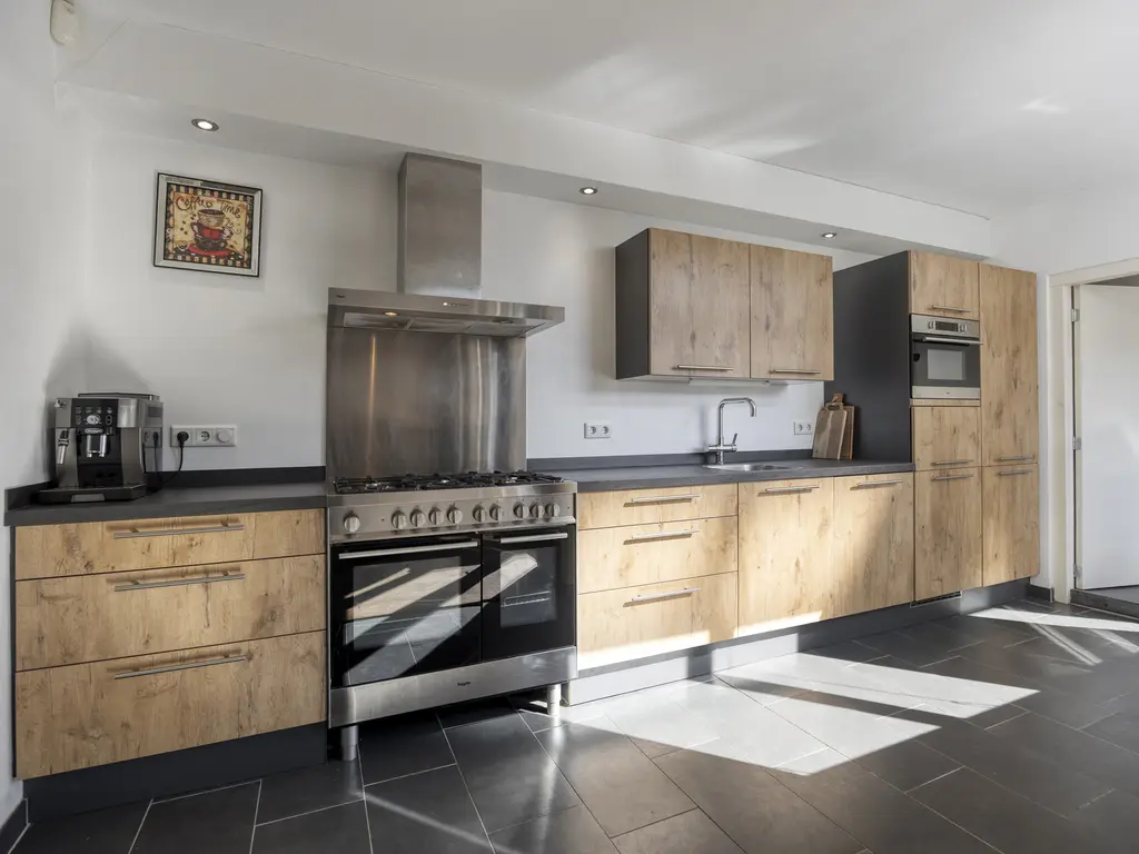 Schuttershof 7, THOLEN