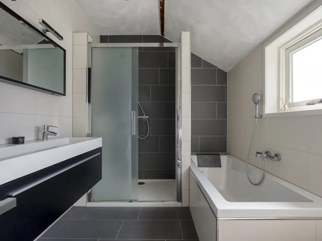 Schuttershof 7, THOLEN