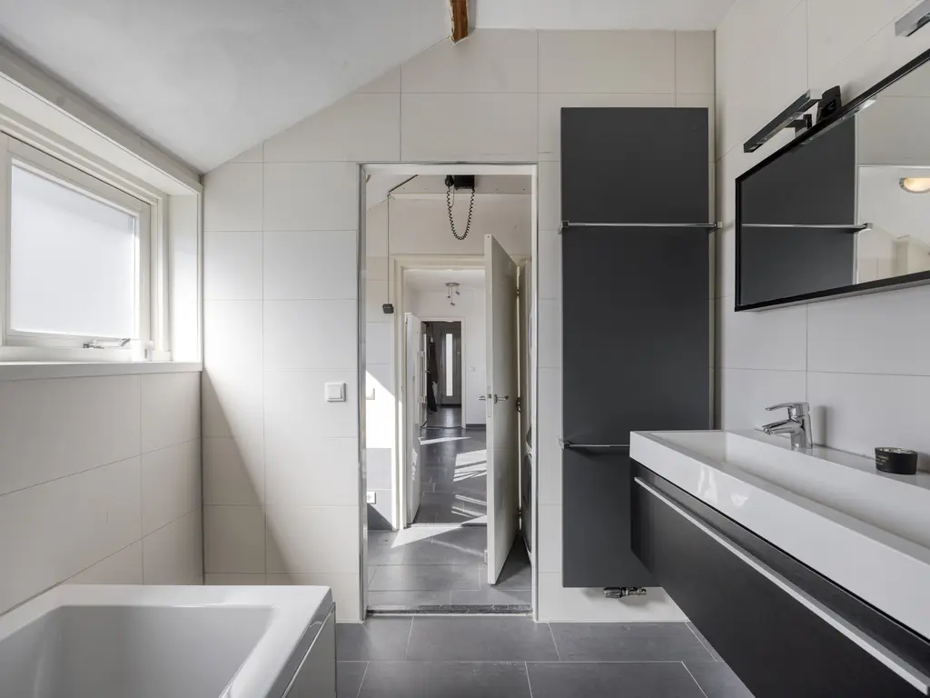 Schuttershof 7, THOLEN