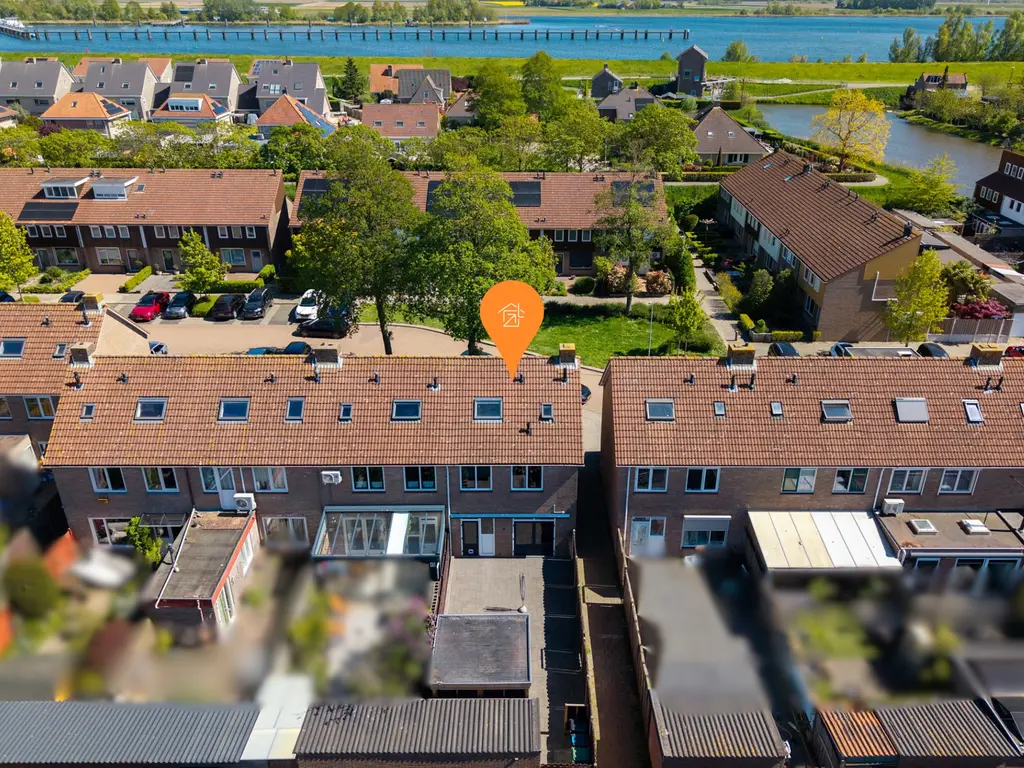 Touwslagersdreef 36, THOLEN