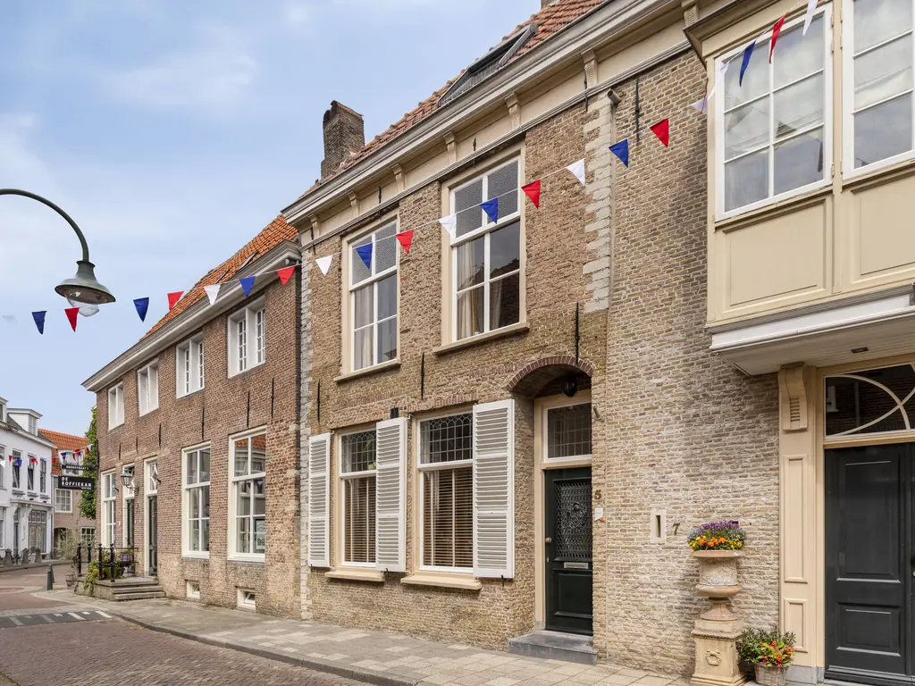 Hoogstraat 5, THOLEN