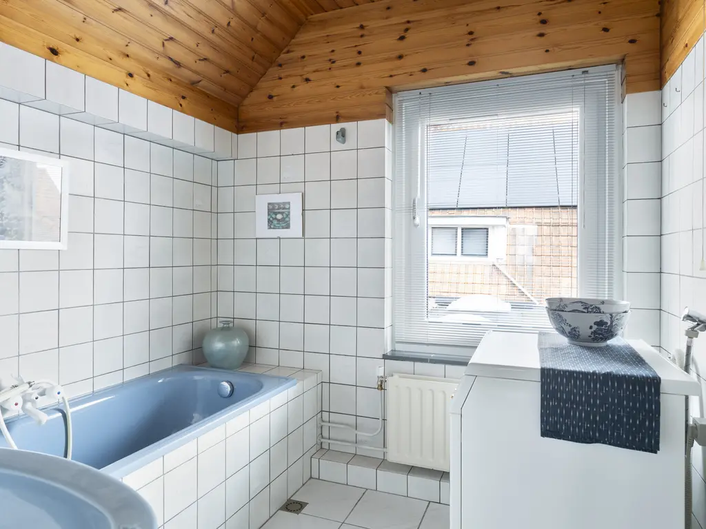 Schuttershof 4, THOLEN