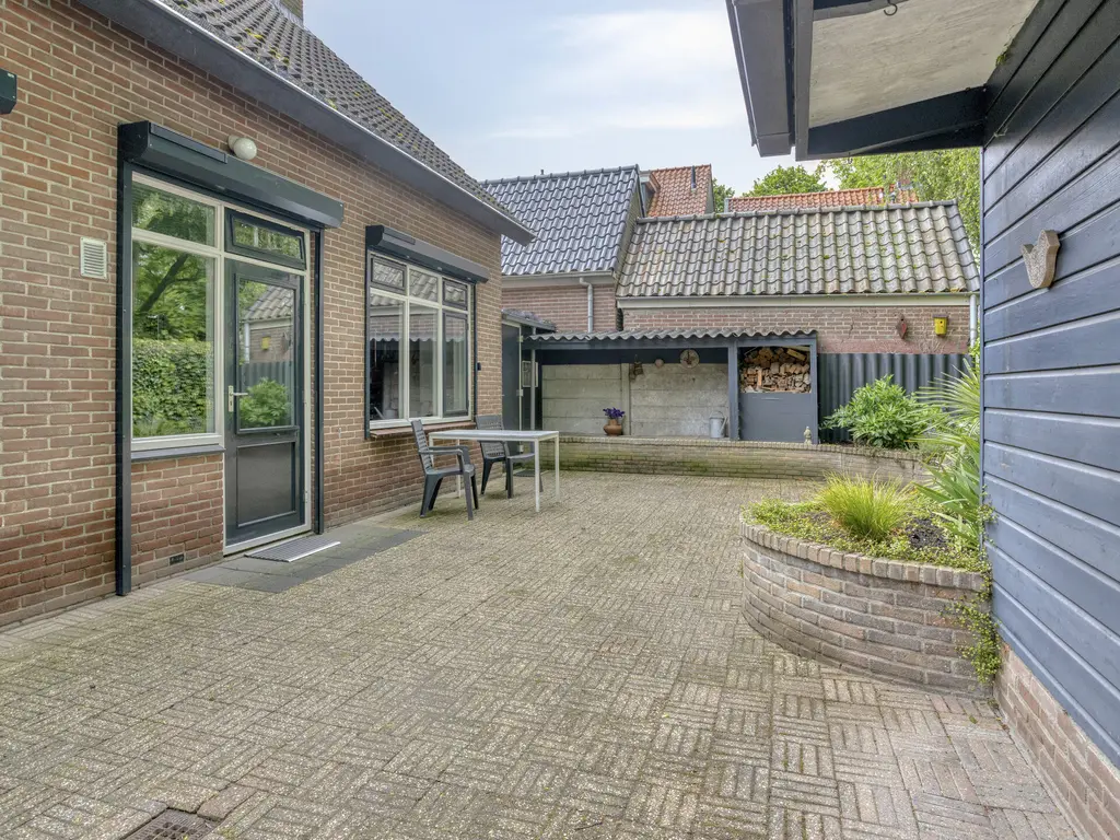 Schuttershof 4, THOLEN