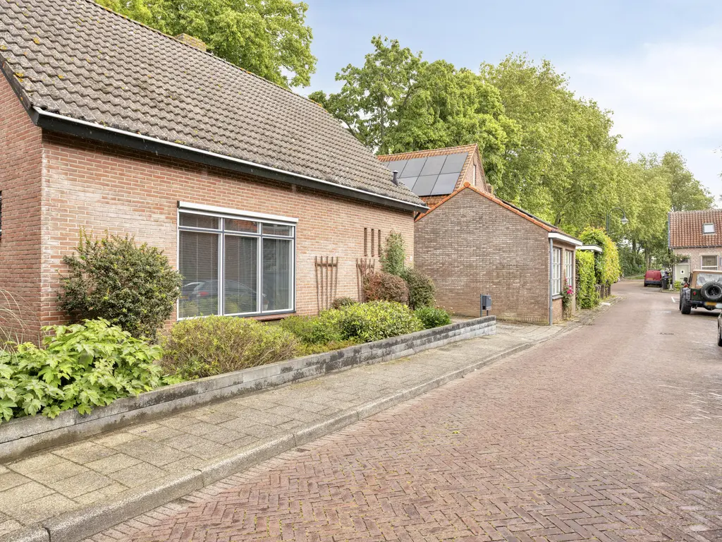 Schuttershof 4, THOLEN
