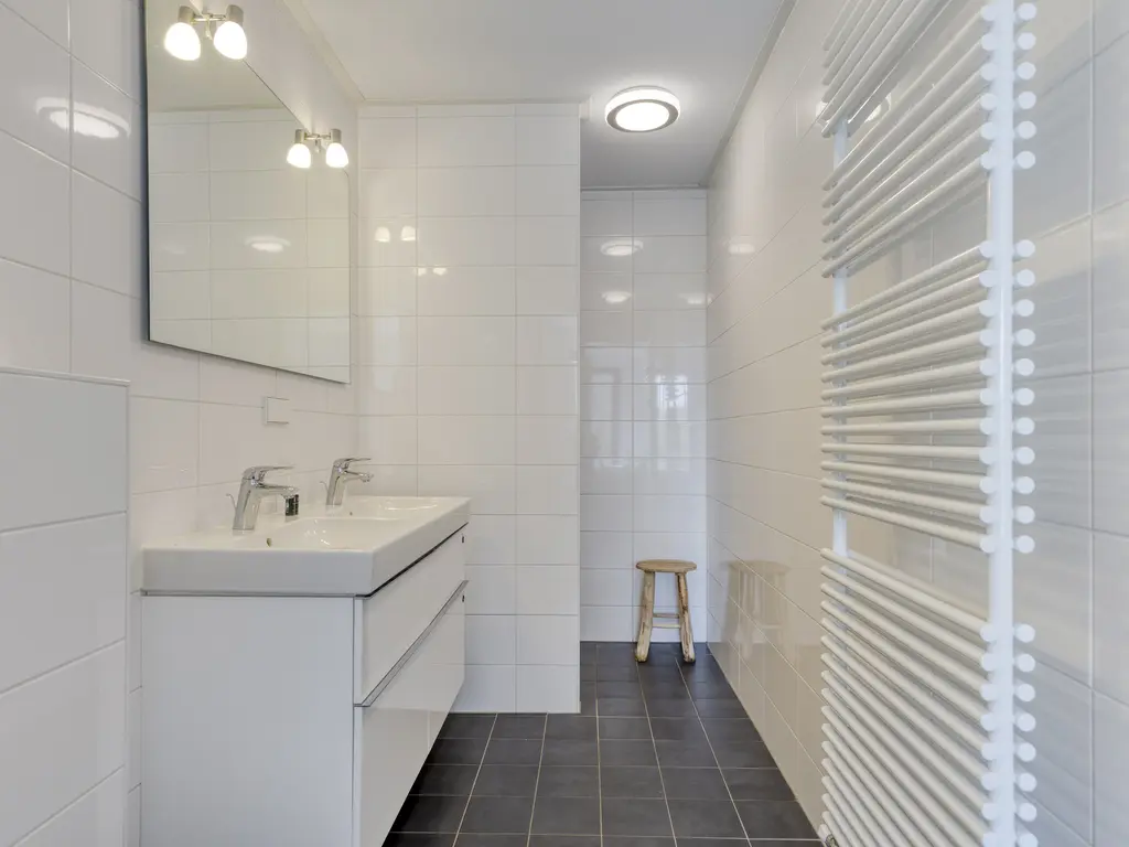 Oesterdam 215, THOLEN
