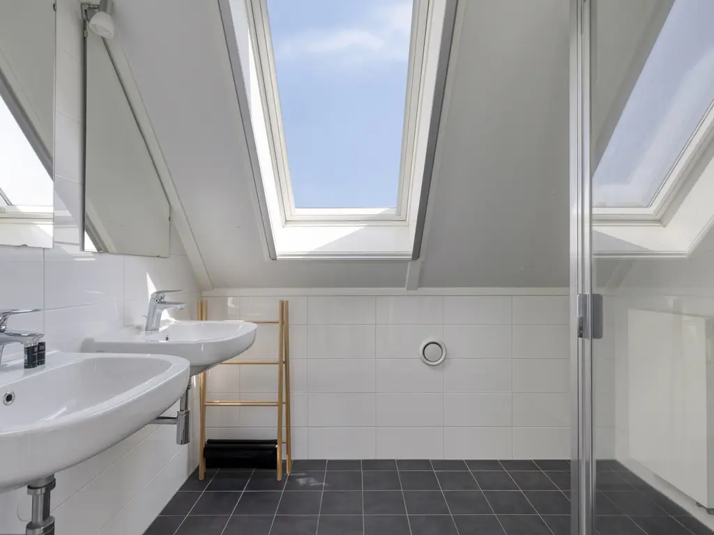 Oesterdam 215, THOLEN