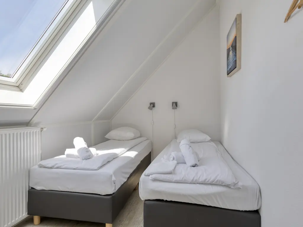 Oesterdam 215, THOLEN