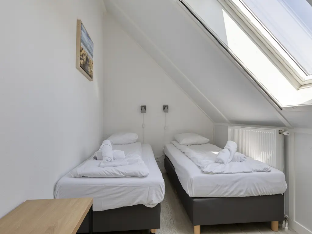 Oesterdam 215, THOLEN