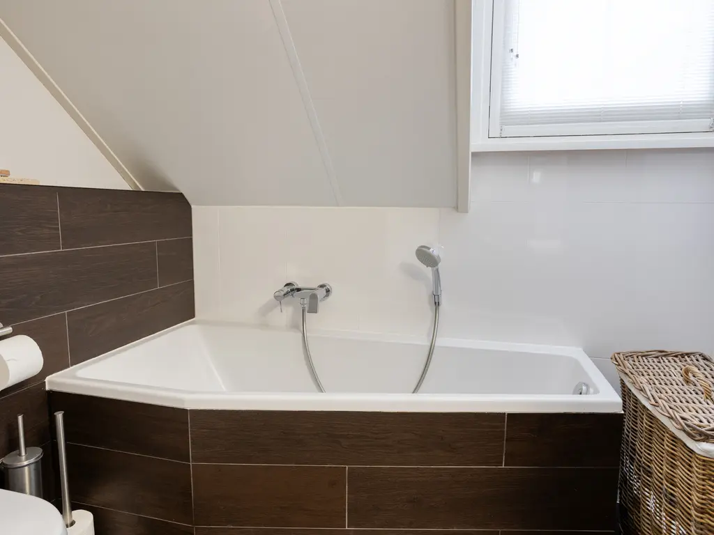 Bosstraat 24, THOLEN
