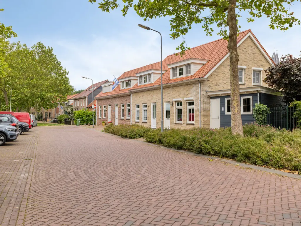 Bosstraat 24, THOLEN