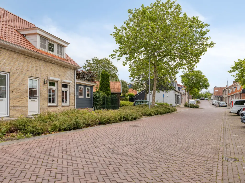 Bosstraat 24, THOLEN