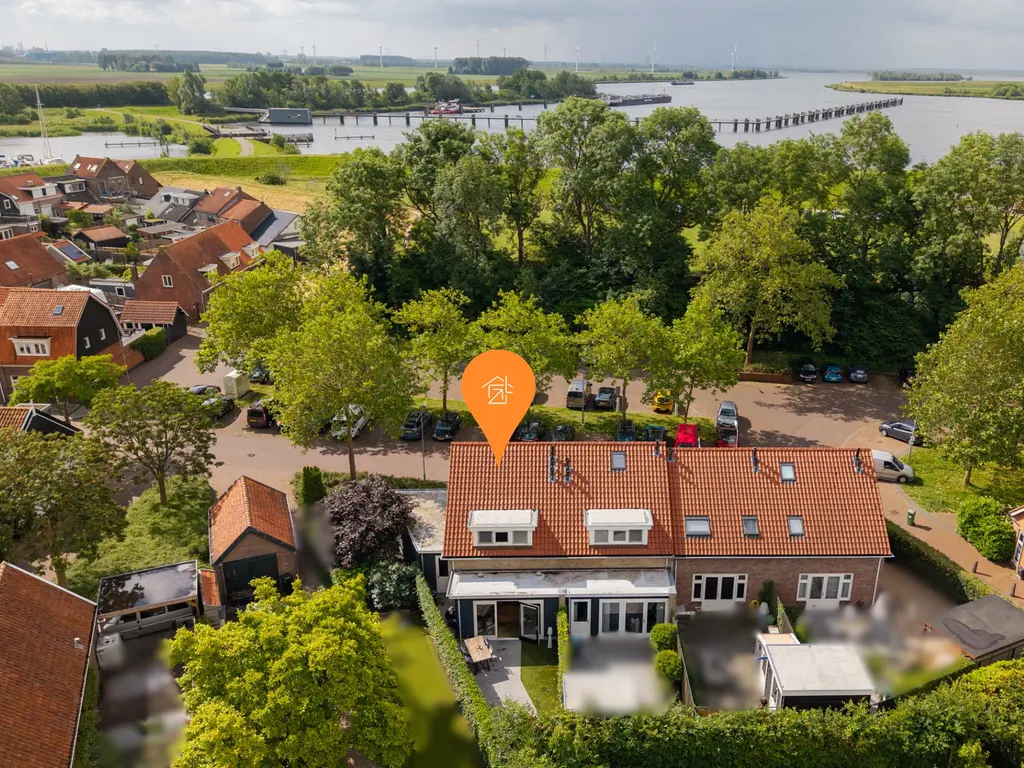 Bosstraat 24, THOLEN