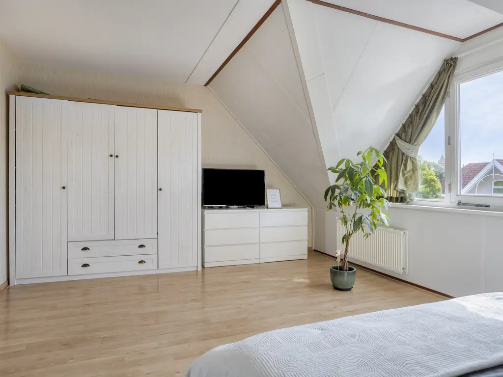 Achtererf 37, THOLEN