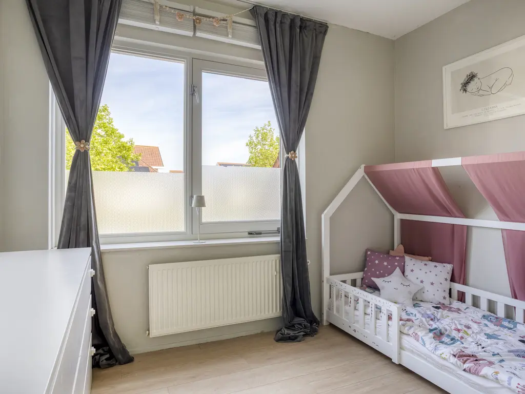 Achtererf 37, THOLEN