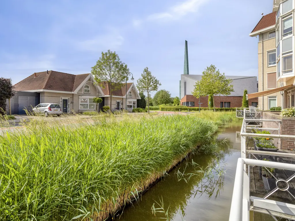 Achtererf 37, THOLEN