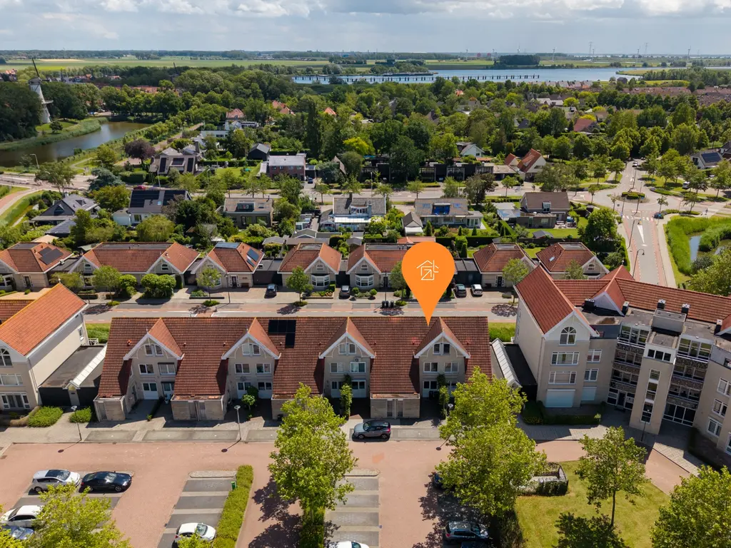 Achtererf 37, THOLEN