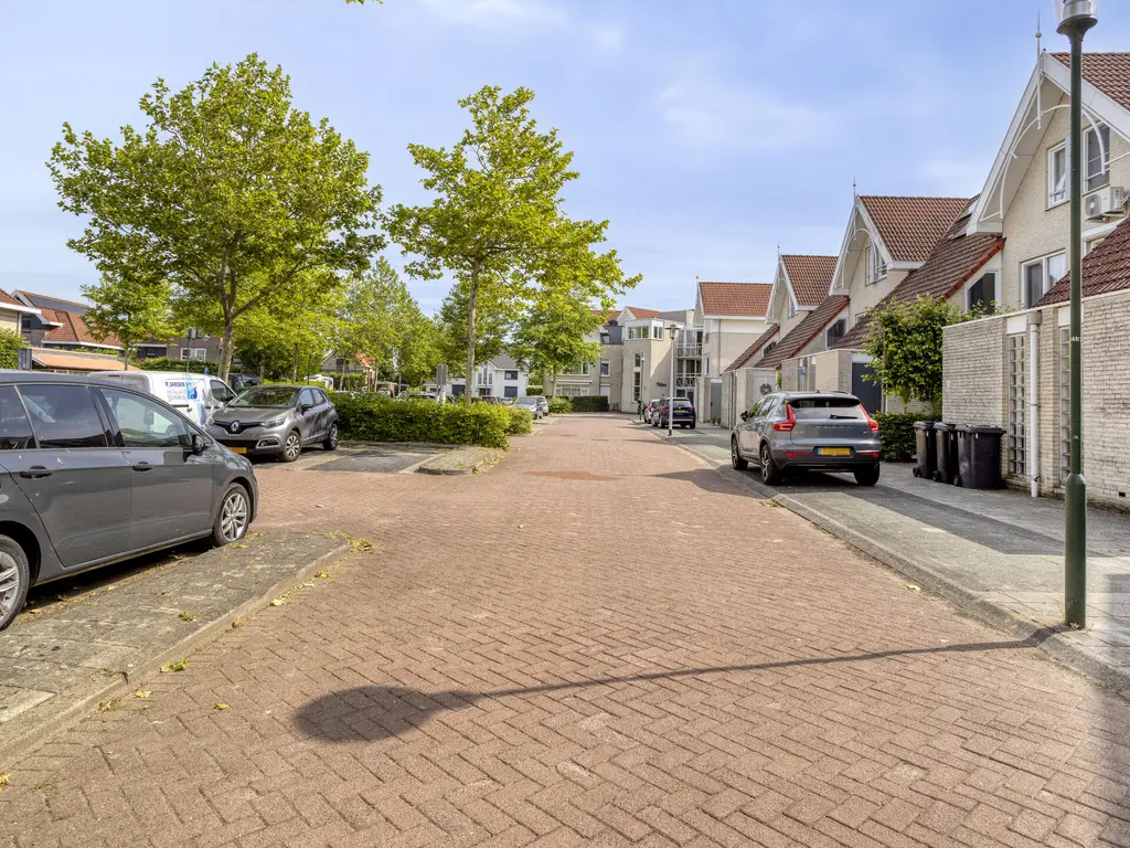 Achtererf 37, THOLEN
