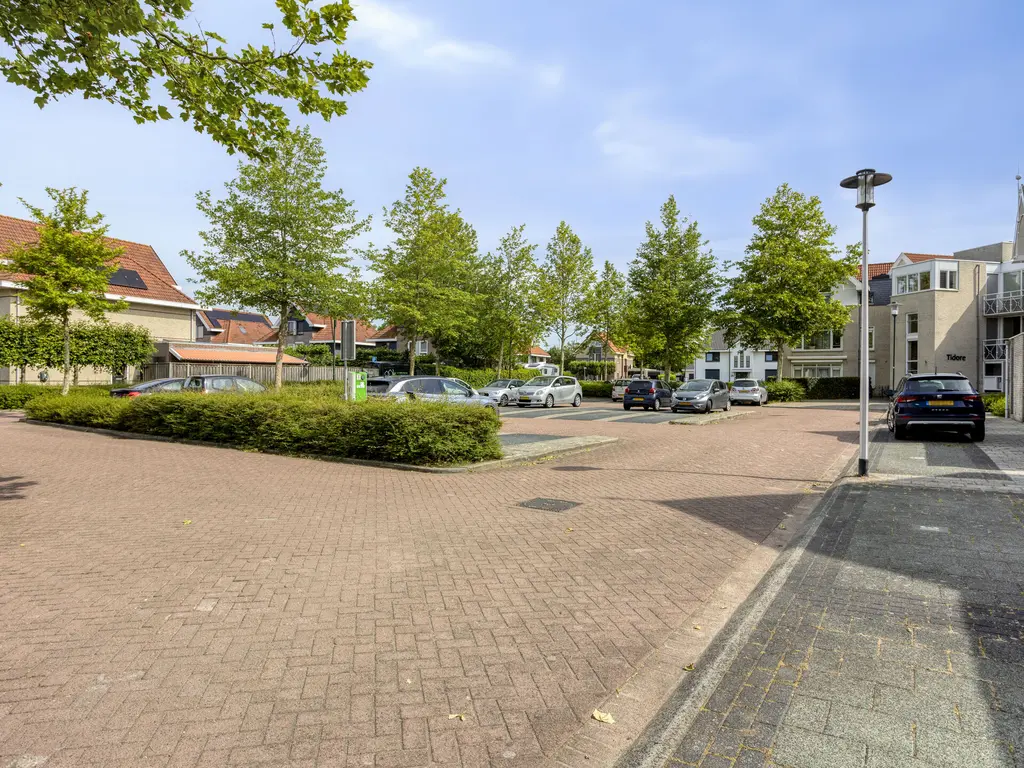 Achtererf 37, THOLEN