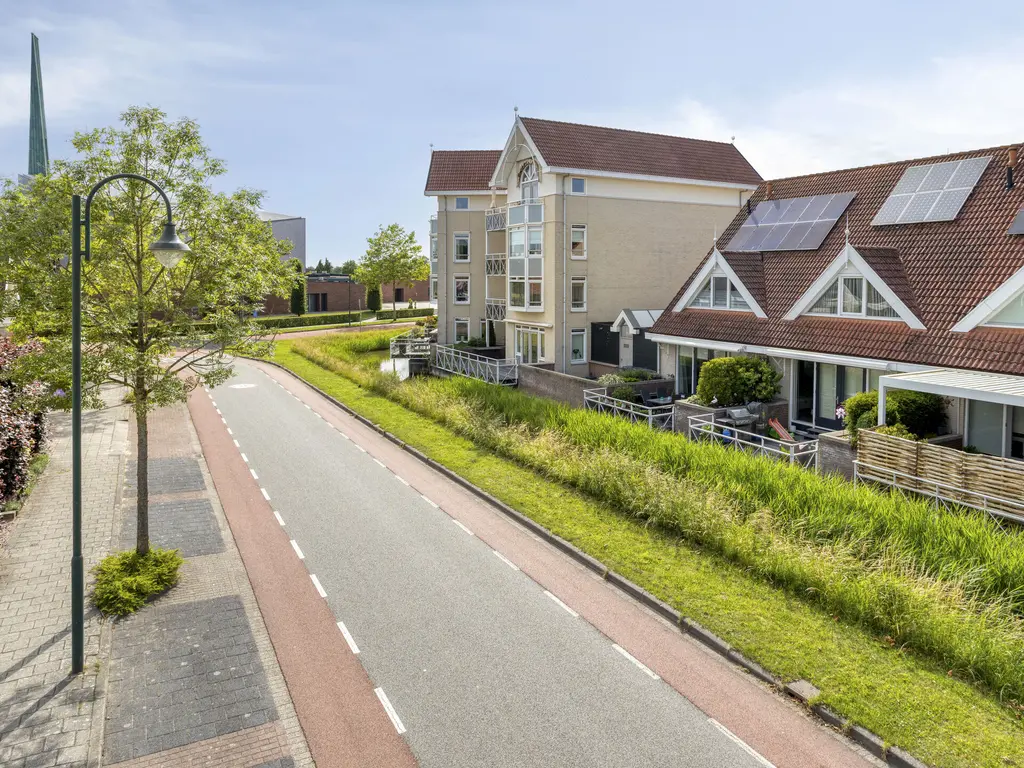 Achtererf 37, THOLEN