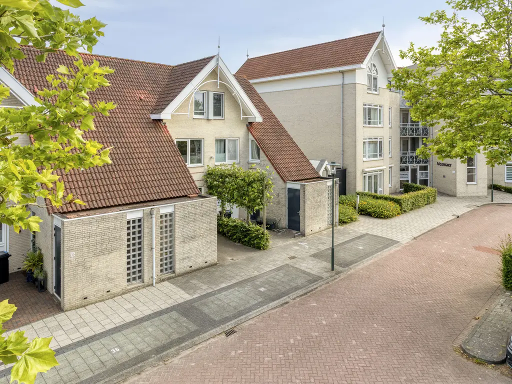 Achtererf 37, THOLEN