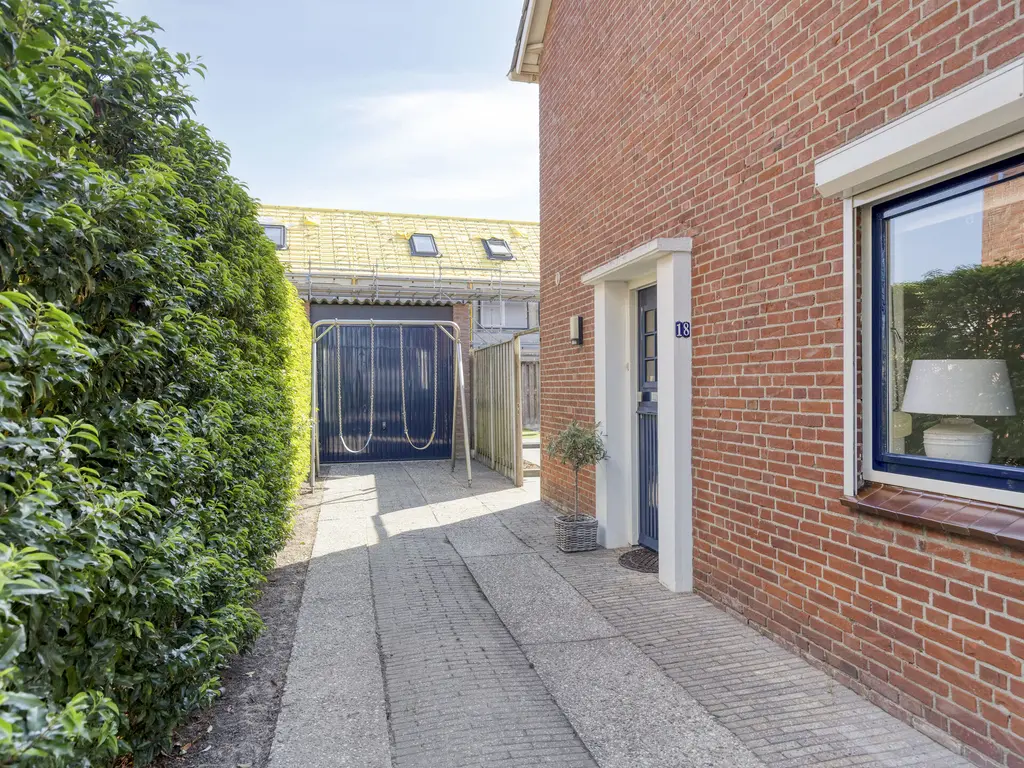 Koningin Wilhelminastraat 18, THOLEN