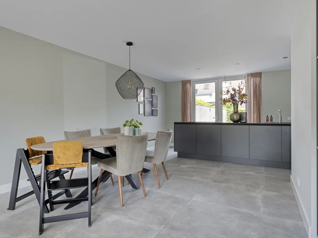 Oranjerie 11, THOLEN