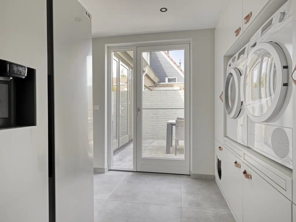 Oranjerie 11, THOLEN